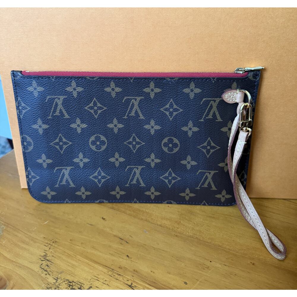 Louis Vuitton Neverfull MM in Monogram with Cherry Red Striped Interior - Picture 6 of 10